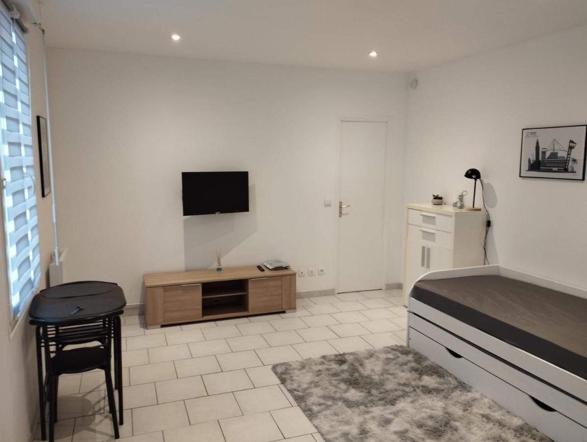 Studio Charmant Canape Lit Netflix Prime Video Wifi Dazn Le Havre Esterno foto